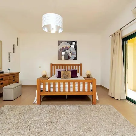Carvoeiro Sleeps 8 Air Con Wifi *