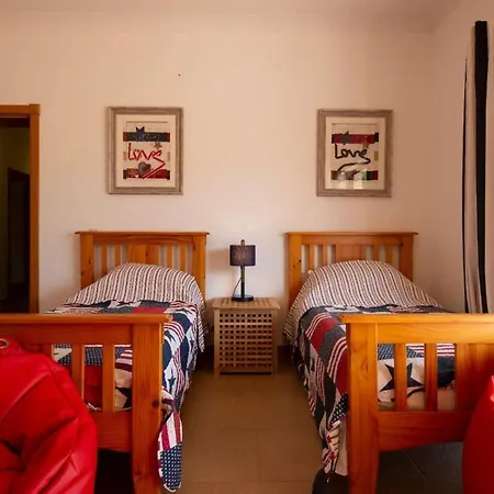 فيلة Carvoeiro Sleeps 8 Air Con Wifi كارفويرو