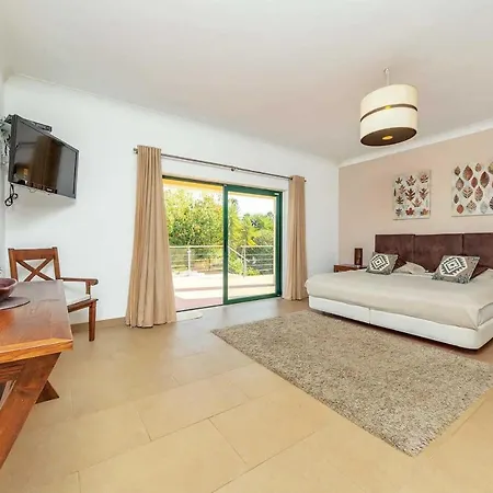 Carvoeiro Sleeps 8 Air Con Wifi Villa