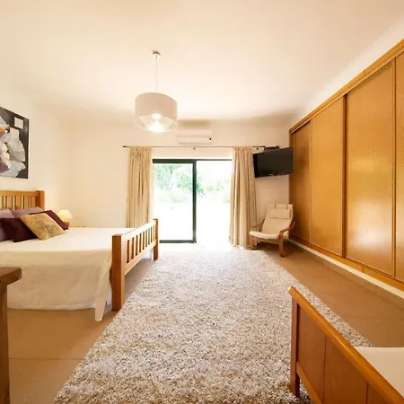 Carvoeiro Sleeps 8 Air Con Wifi Villa