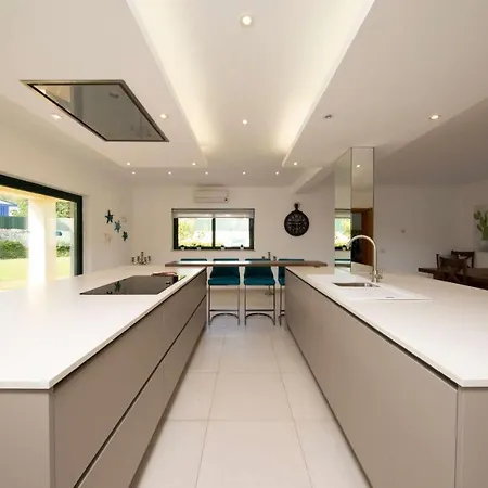 Carvoeiro Sleeps 8 Air Con Wifi Villa *