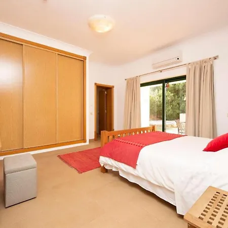 Carvoeiro Sleeps 8 Air Con Wifi